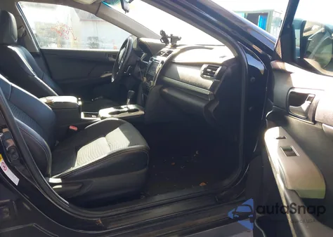 2014 Toyota Camry Se z USA, uszkodzony, nr VIN 4T1BF1FK9EU465734